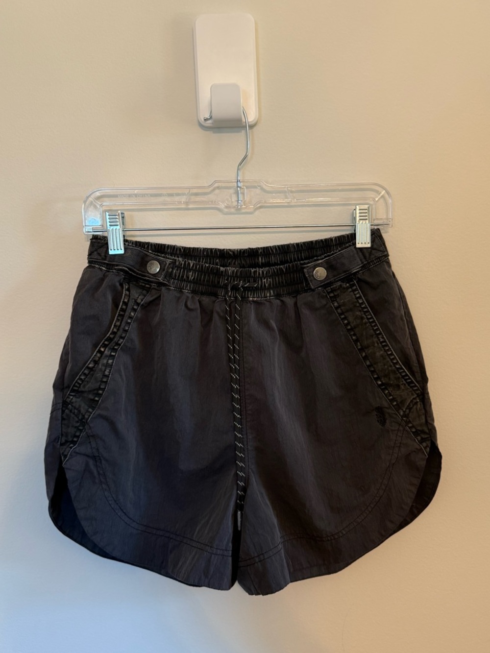 FREE PEOPLE • Get A Clue XS Short Noir Black Slouchy Smocked - Picture 6 of 12